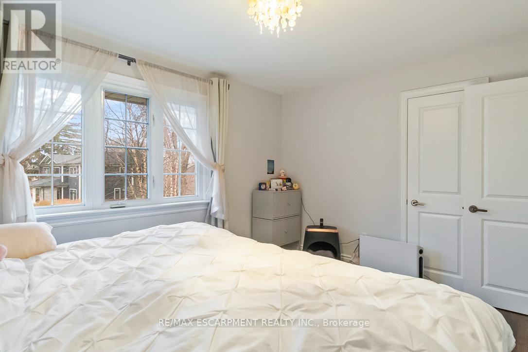 561 Wingrove Crescent, Oakville, ON - Indoor Photo Showing Bedroom