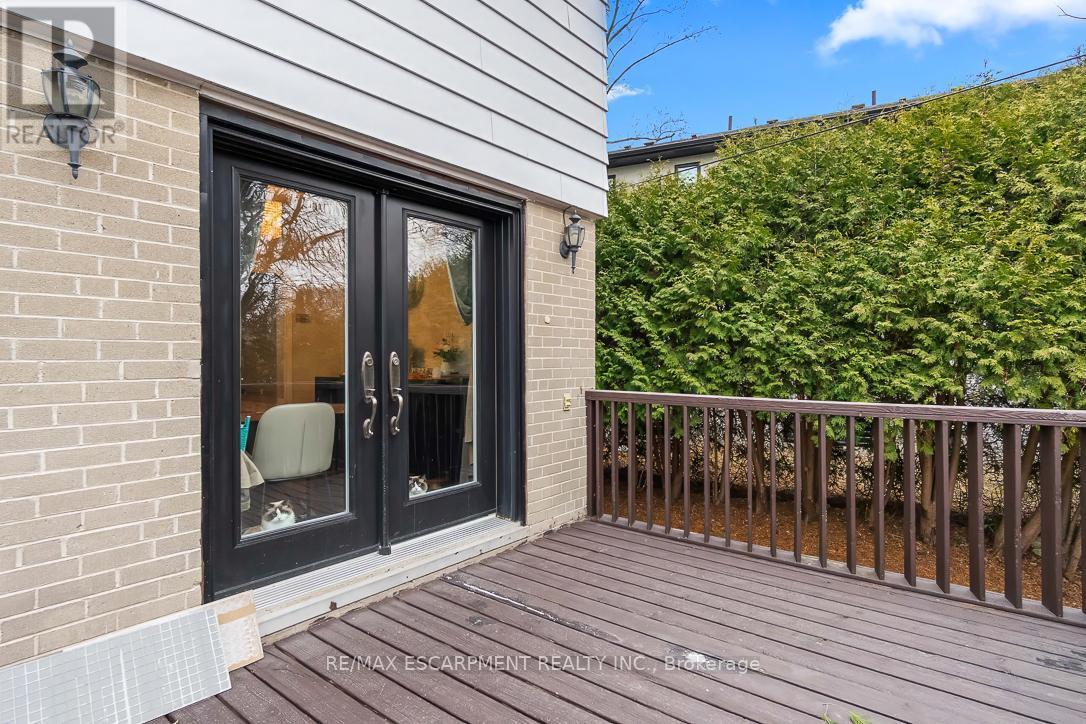 561 Wingrove Crescent, Oakville, ON - Outdoor With Exterior