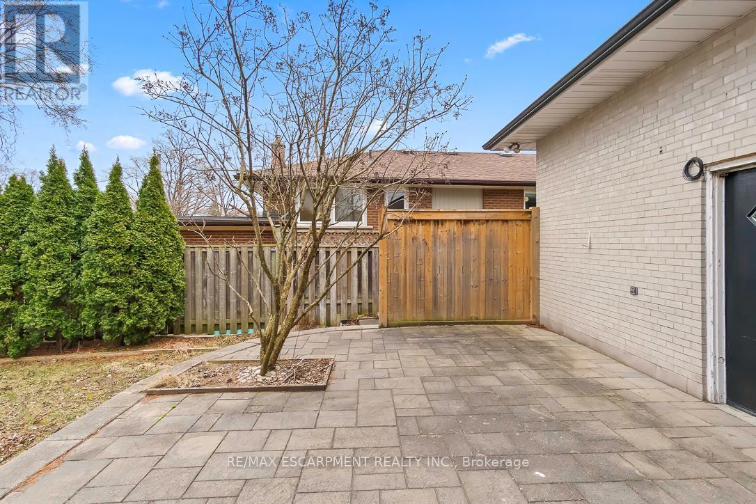 561 Wingrove Crescent, Oakville, ON - Outdoor