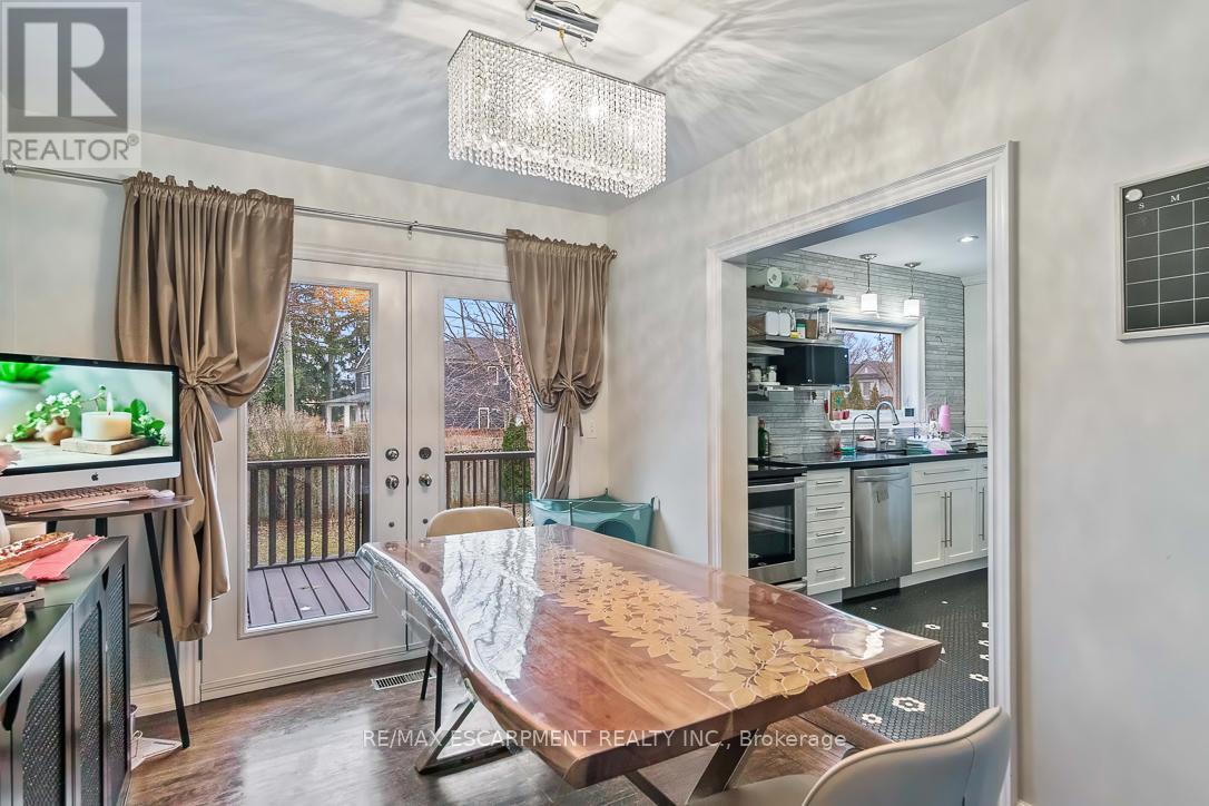 561 Wingrove Crescent, Oakville, ON - Indoor Photo Showing Dining Room