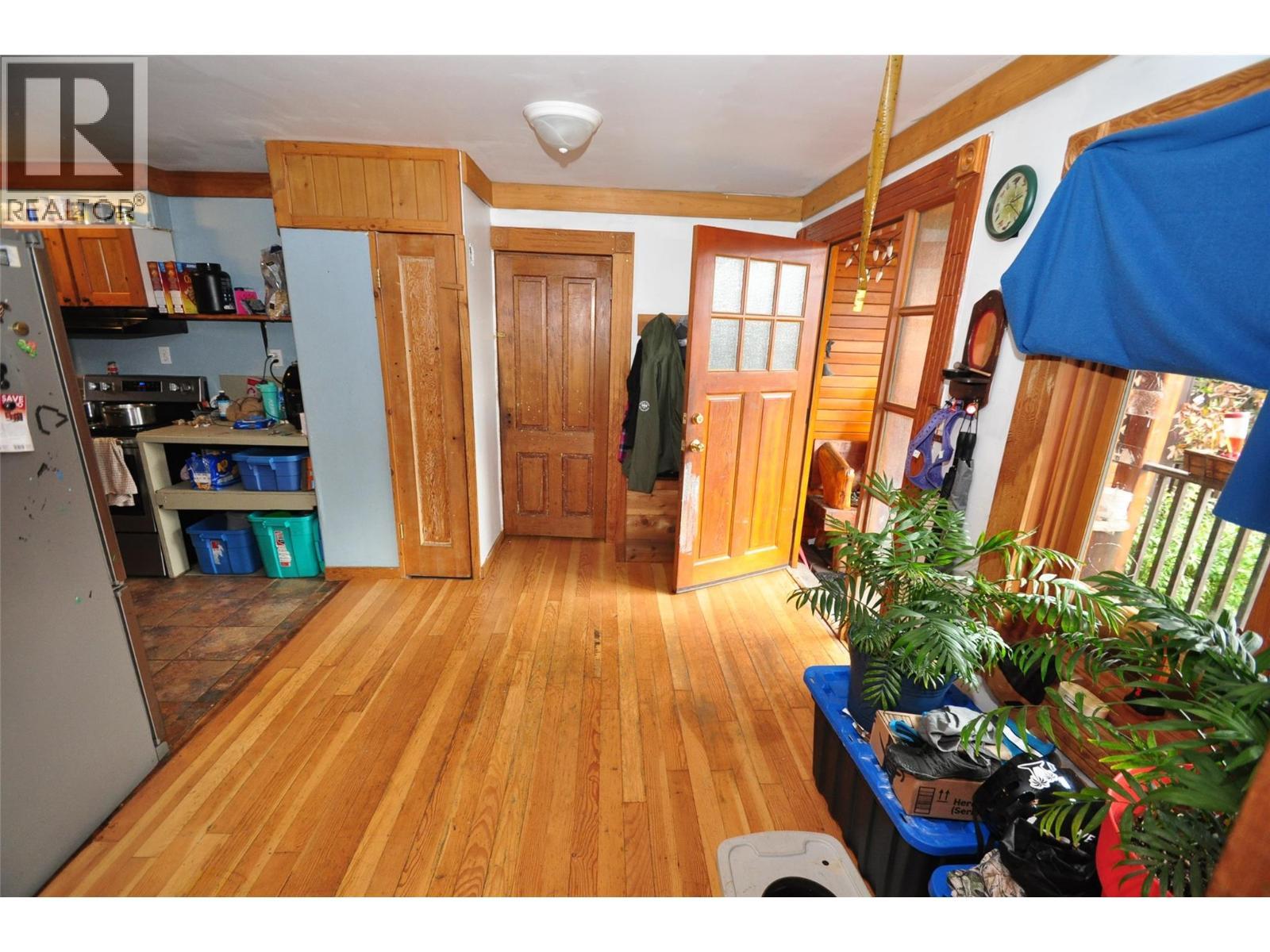 Main floor entry dining area - 105 Washington Street N, Kaslo, BC - Indoor Photo Showing Other Room