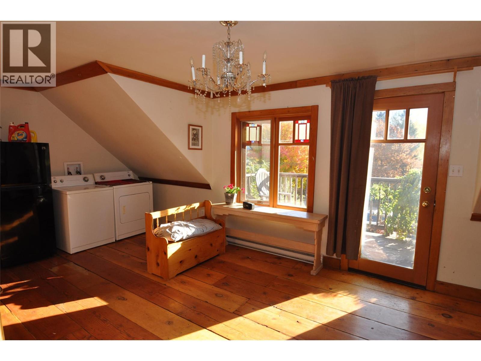 Upper unit dining - 105 Washington Street N, Kaslo, BC - Indoor