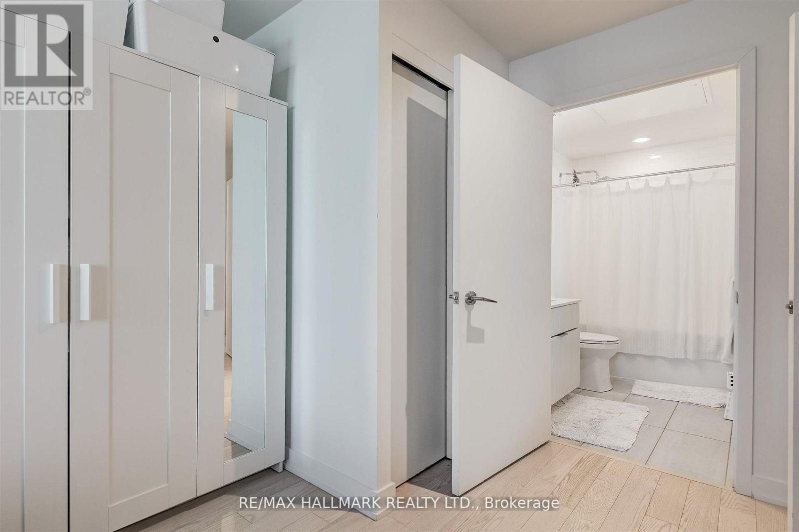 2406 - 25 Richmond Street E, Toronto, ON - Indoor