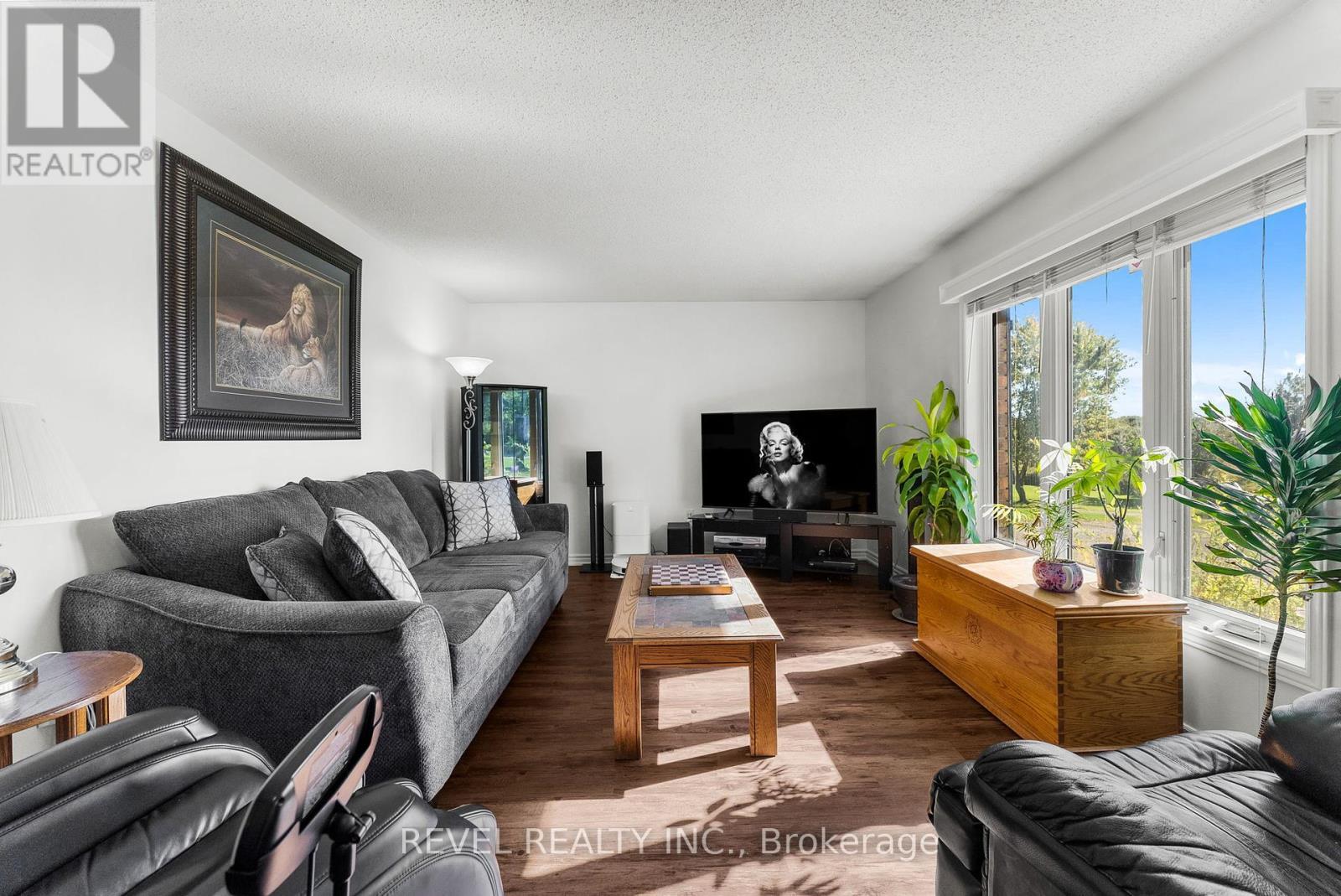 572 6Th Line, Port Hope, ON - Indoor Photo Showing Living Room