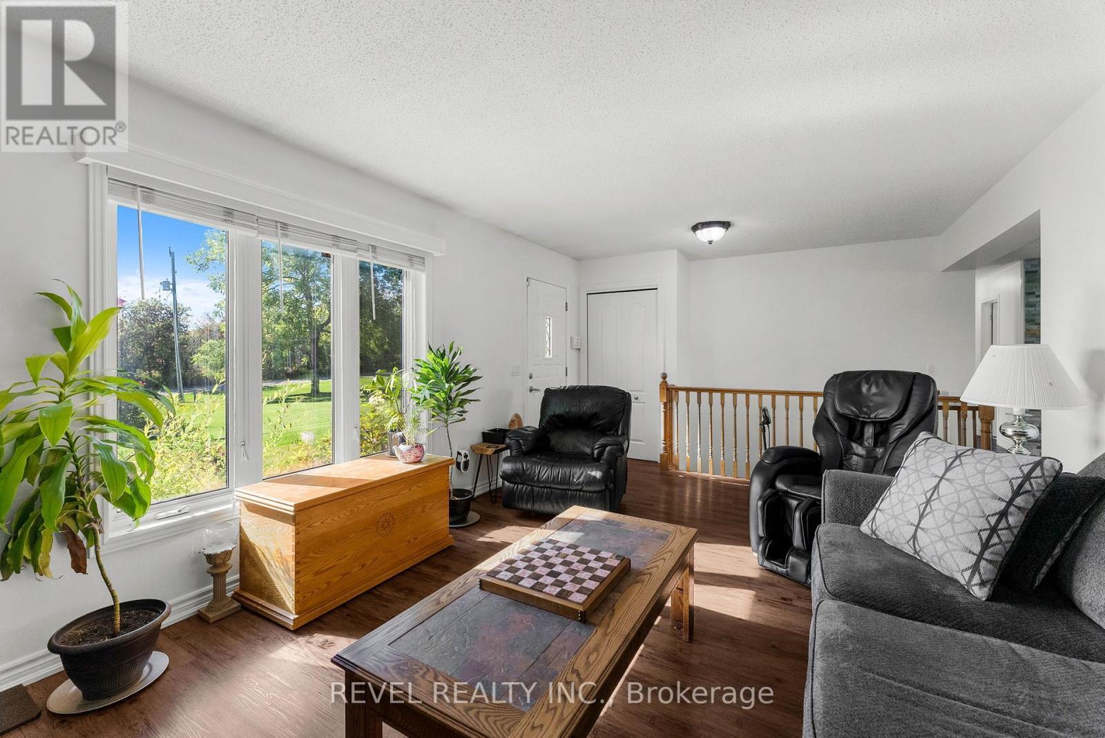 572 6Th Line, Port Hope, ON - Indoor Photo Showing Living Room