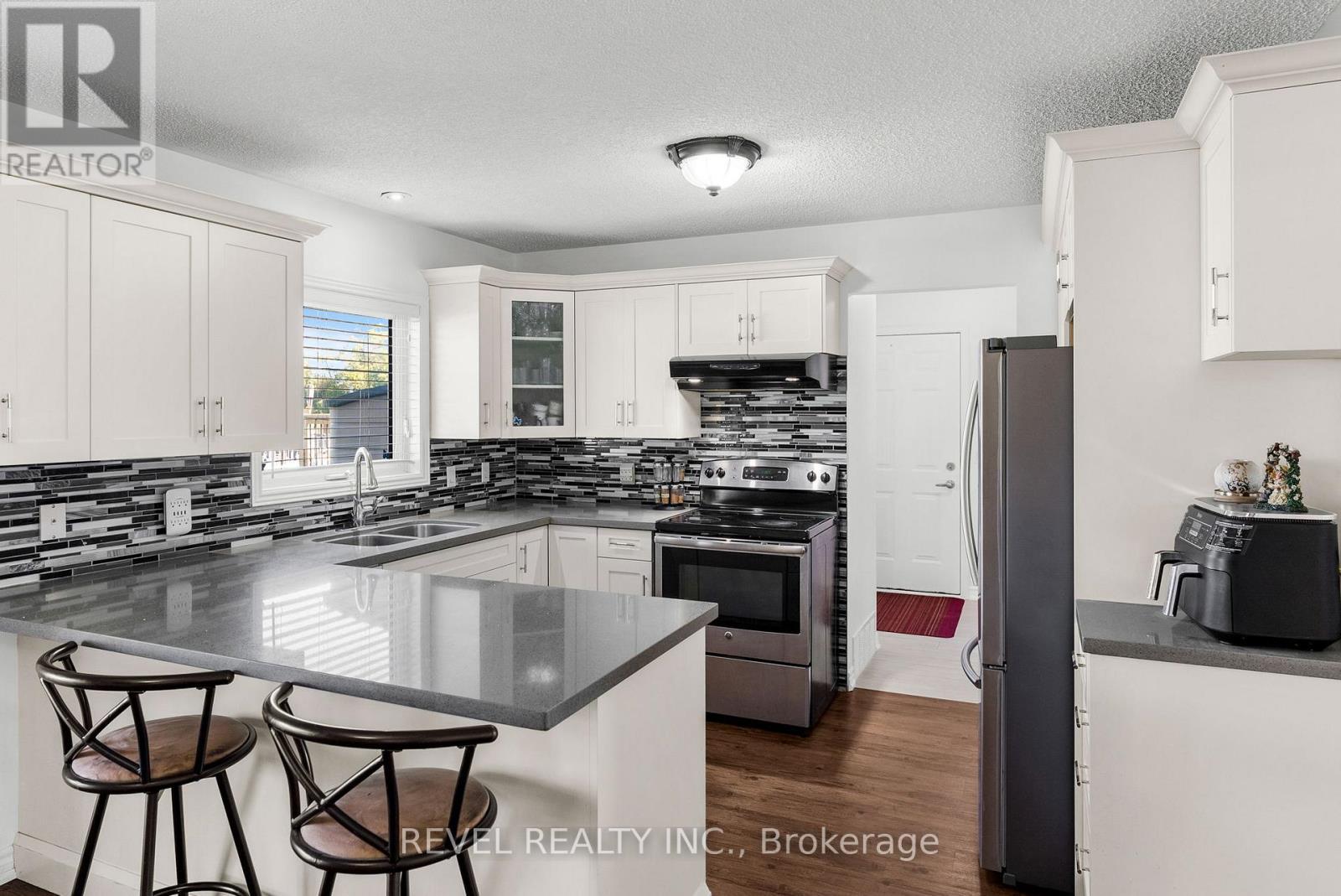 572 6Th Line, Port Hope, ON - Indoor Photo Showing Kitchen With Double Sink With Upgraded Kitchen