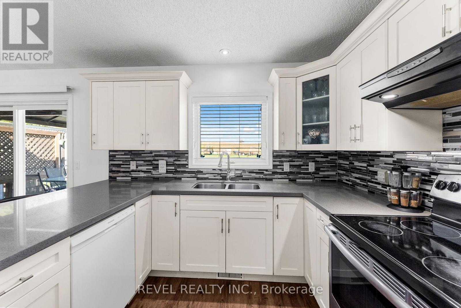 572 6Th Line, Port Hope, ON - Indoor Photo Showing Kitchen With Double Sink