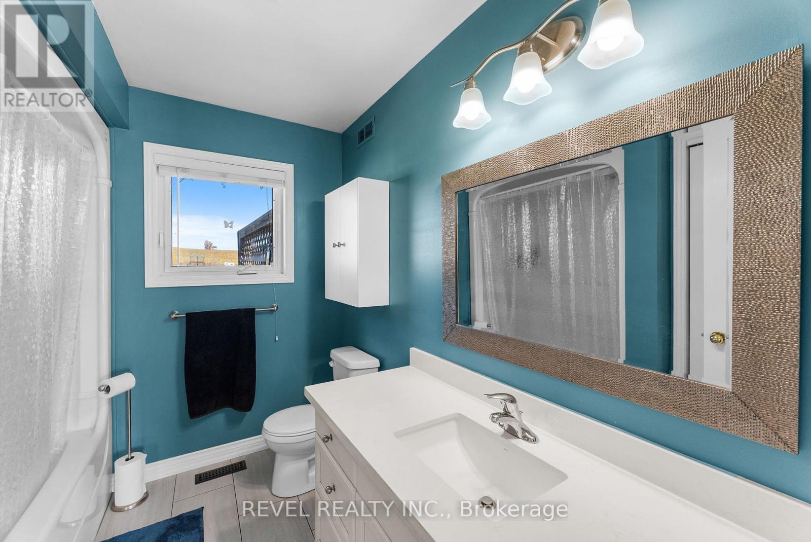 572 6Th Line, Port Hope, ON - Indoor Photo Showing Bathroom