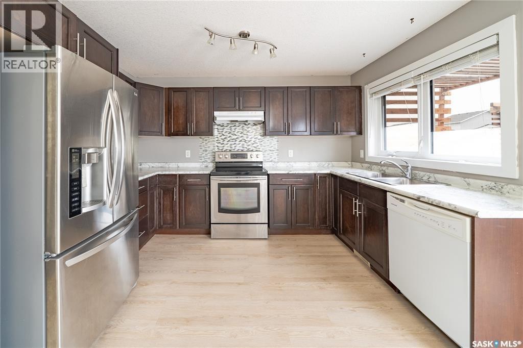 5128 Aerial Crescent, Regina, SK - Indoor Photo Showing Kitchen