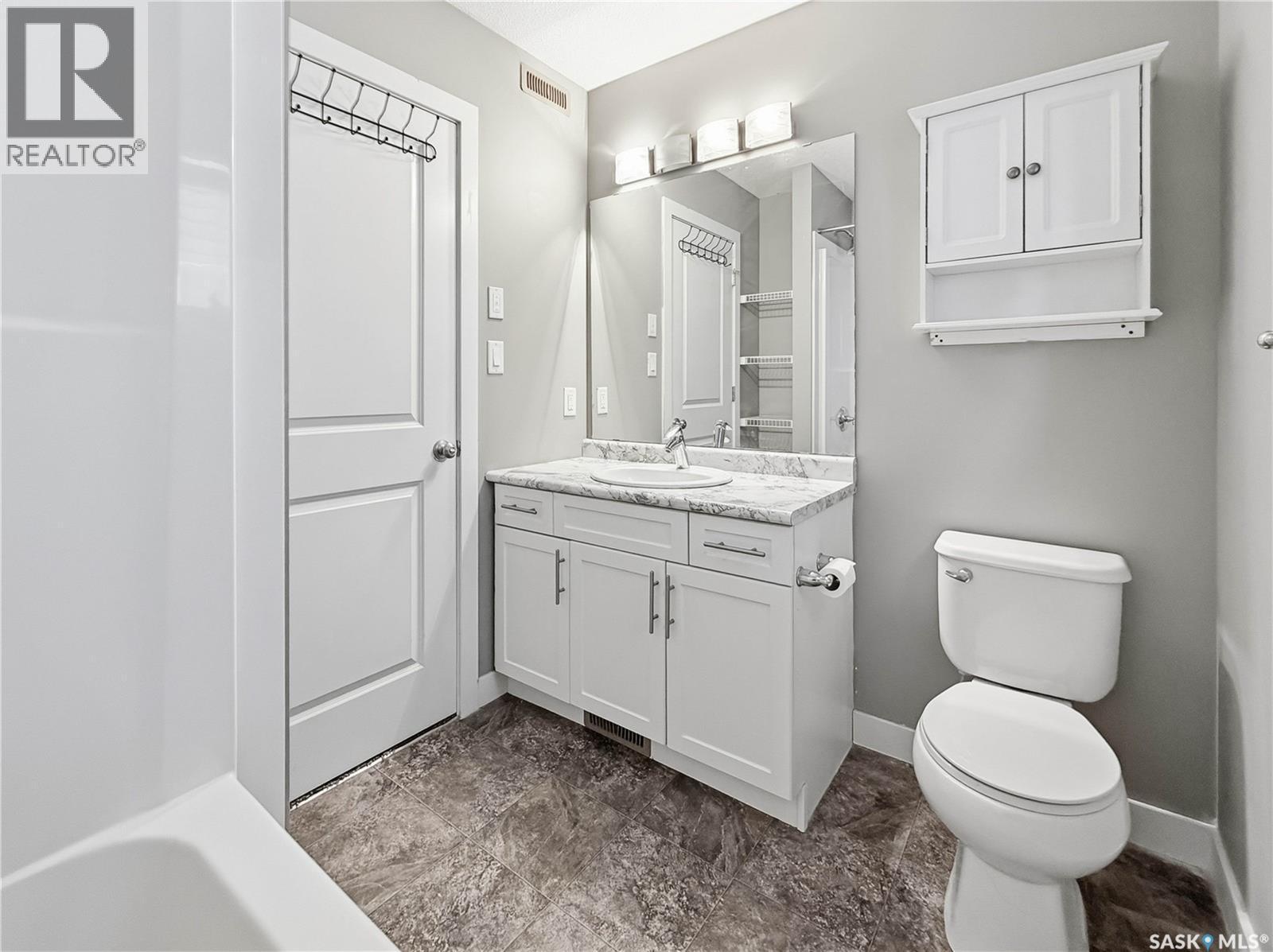 5128 Aerial Crescent, Regina, SK - Indoor Photo Showing Bathroom