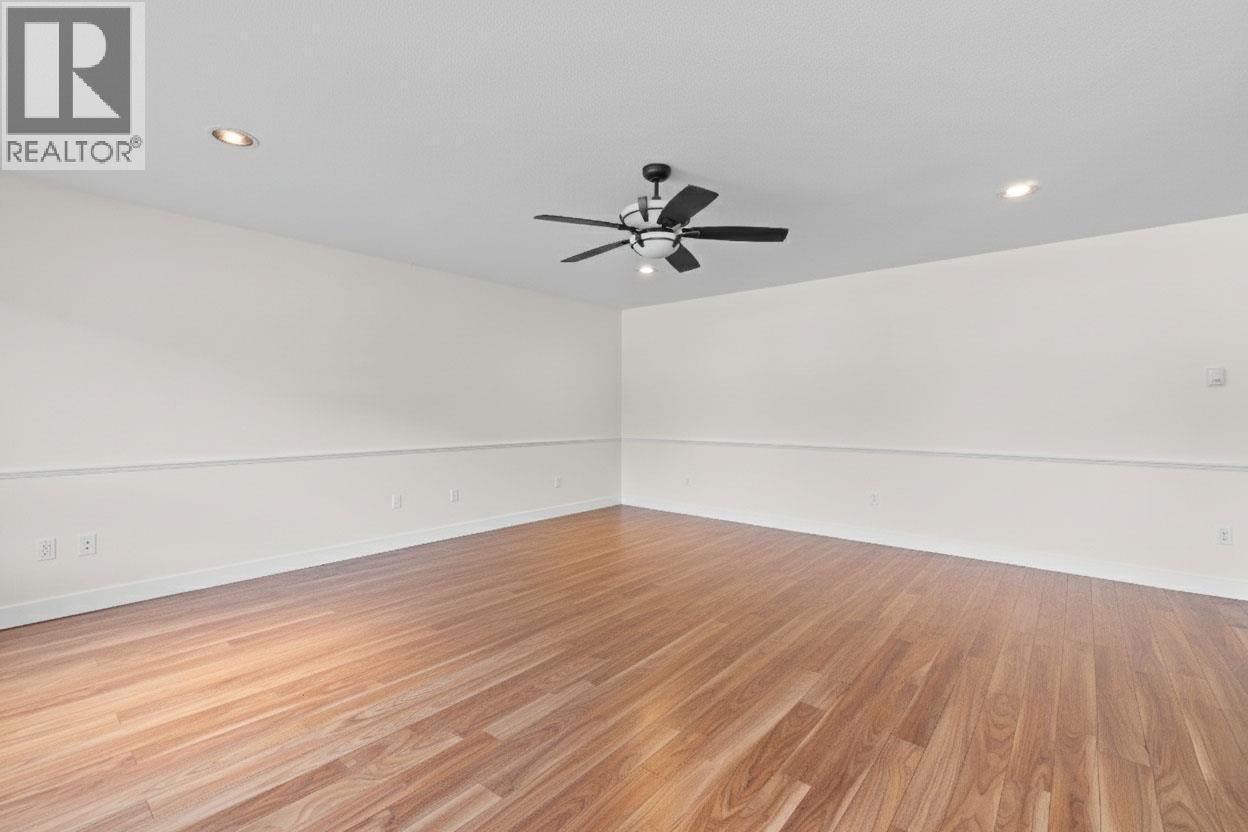 725 Trans Canada Highway, Sicamous, BC - Indoor Photo Showing Other Room