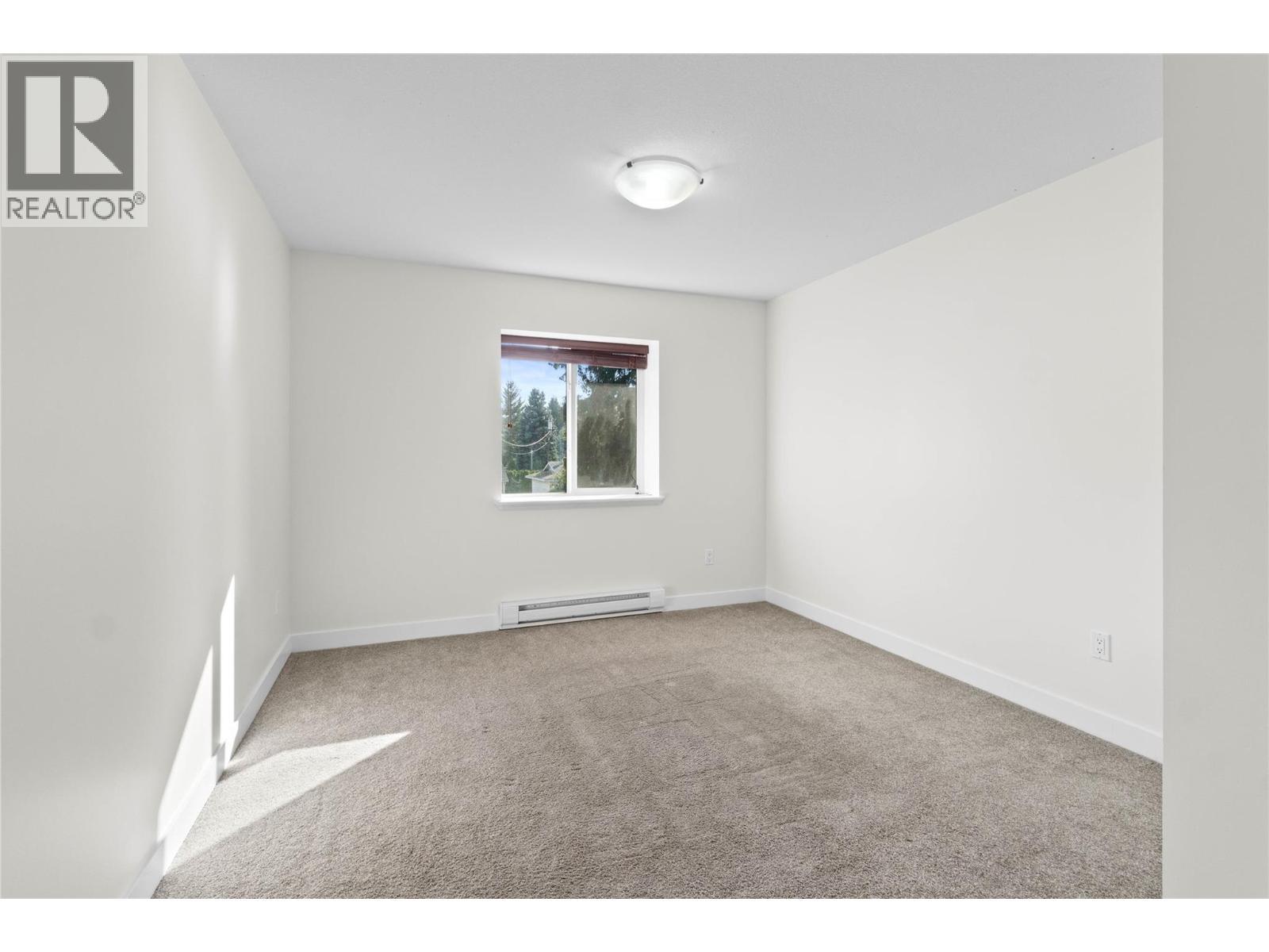 725 Trans Canada Highway, Sicamous, BC - Indoor Photo Showing Other Room