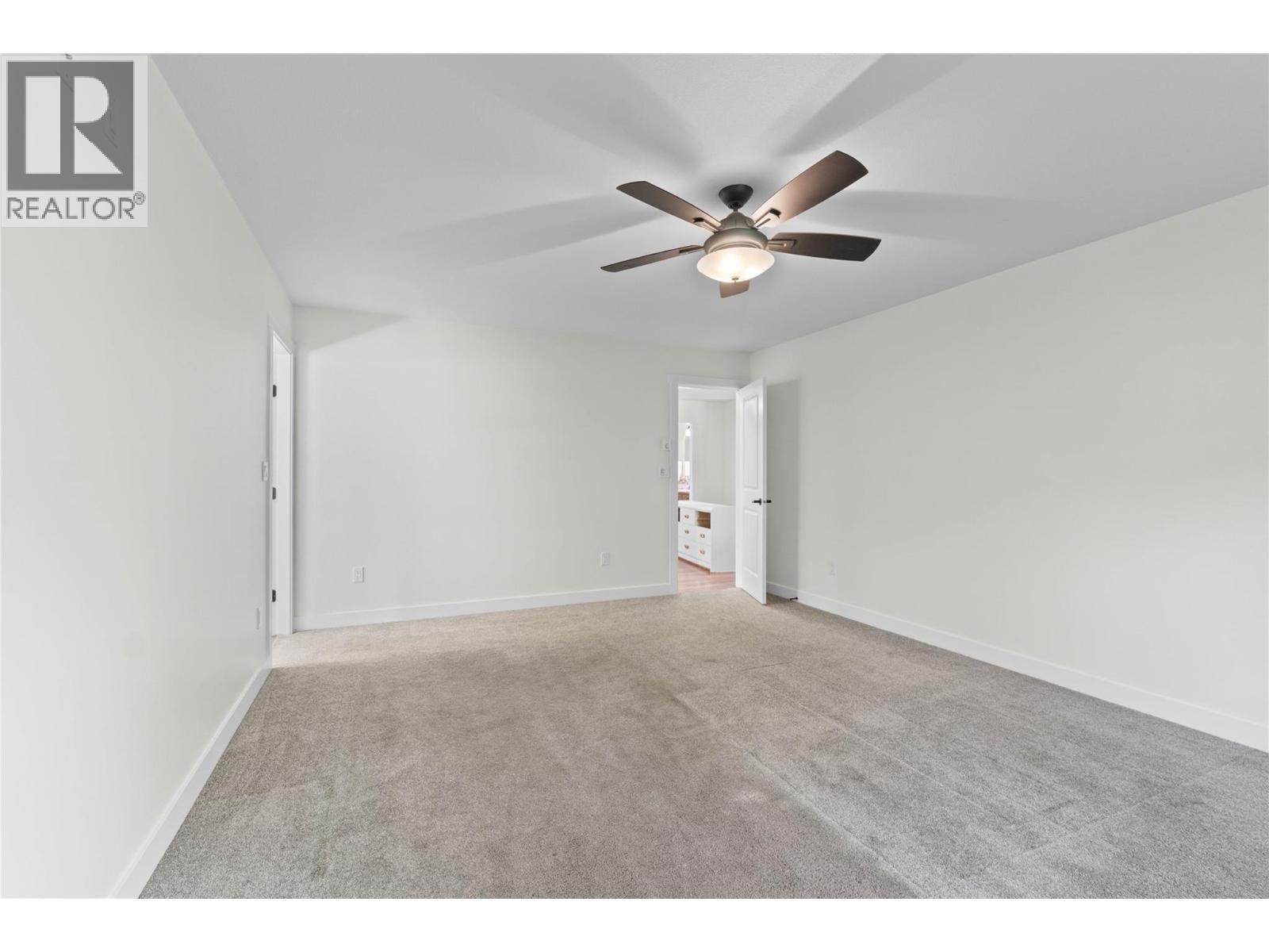 725 Trans Canada Highway, Sicamous, BC - Indoor Photo Showing Other Room