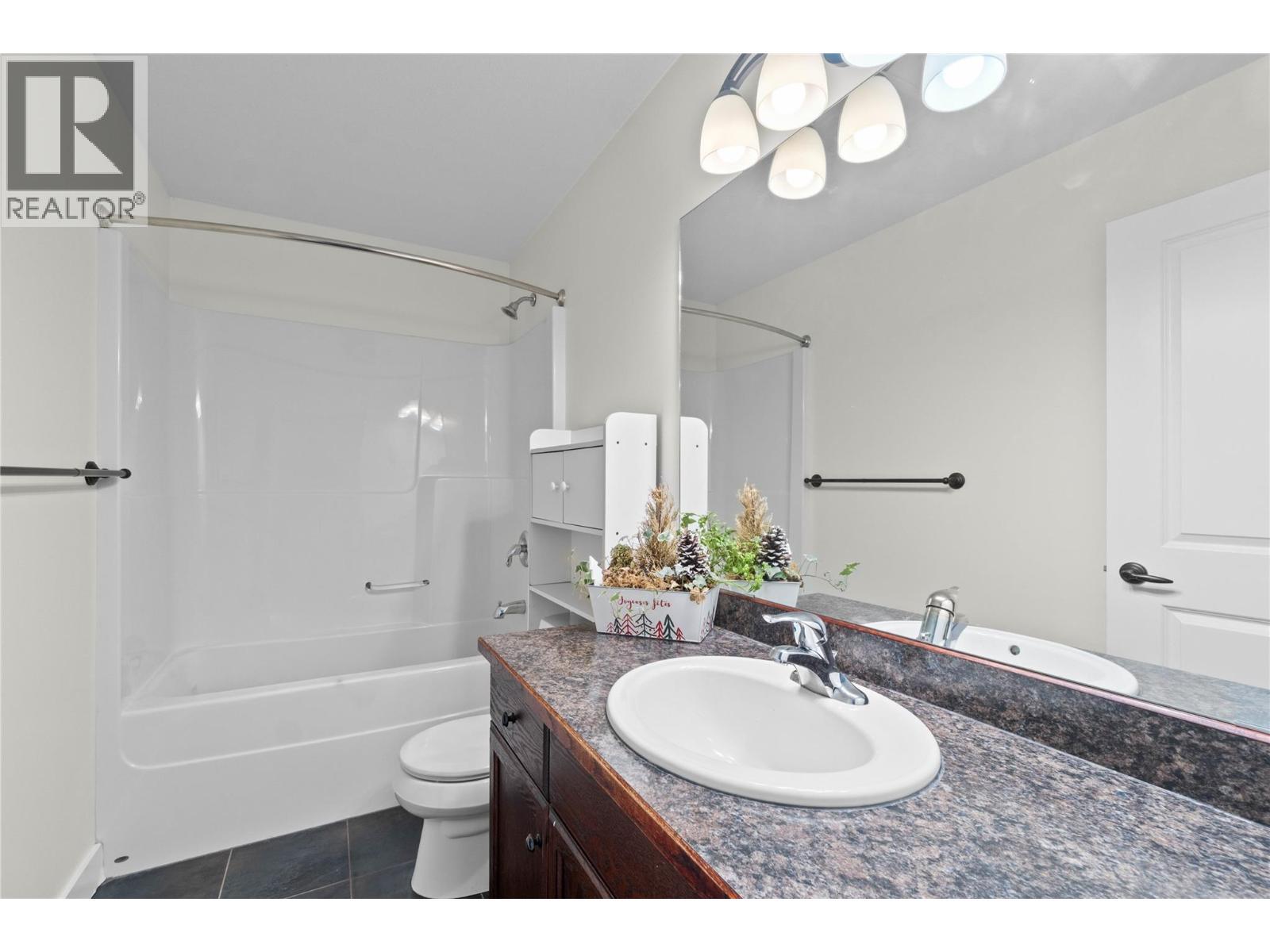 725 Trans Canada Highway, Sicamous, BC - Indoor Photo Showing Bathroom