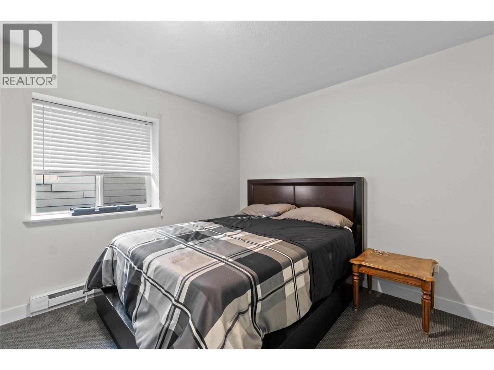725 Trans Canada Highway, Sicamous, BC - Indoor Photo Showing Bedroom