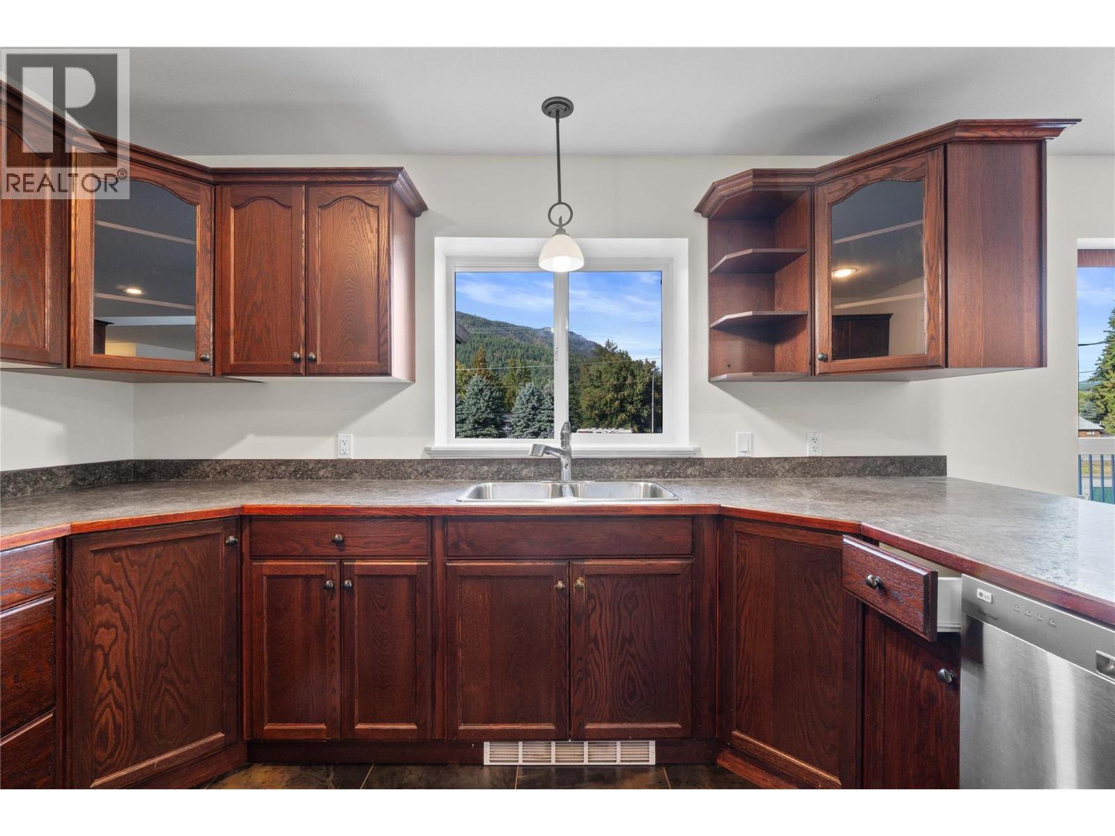 725 Trans Canada Highway, Sicamous, BC - Indoor Photo Showing Kitchen With Double Sink