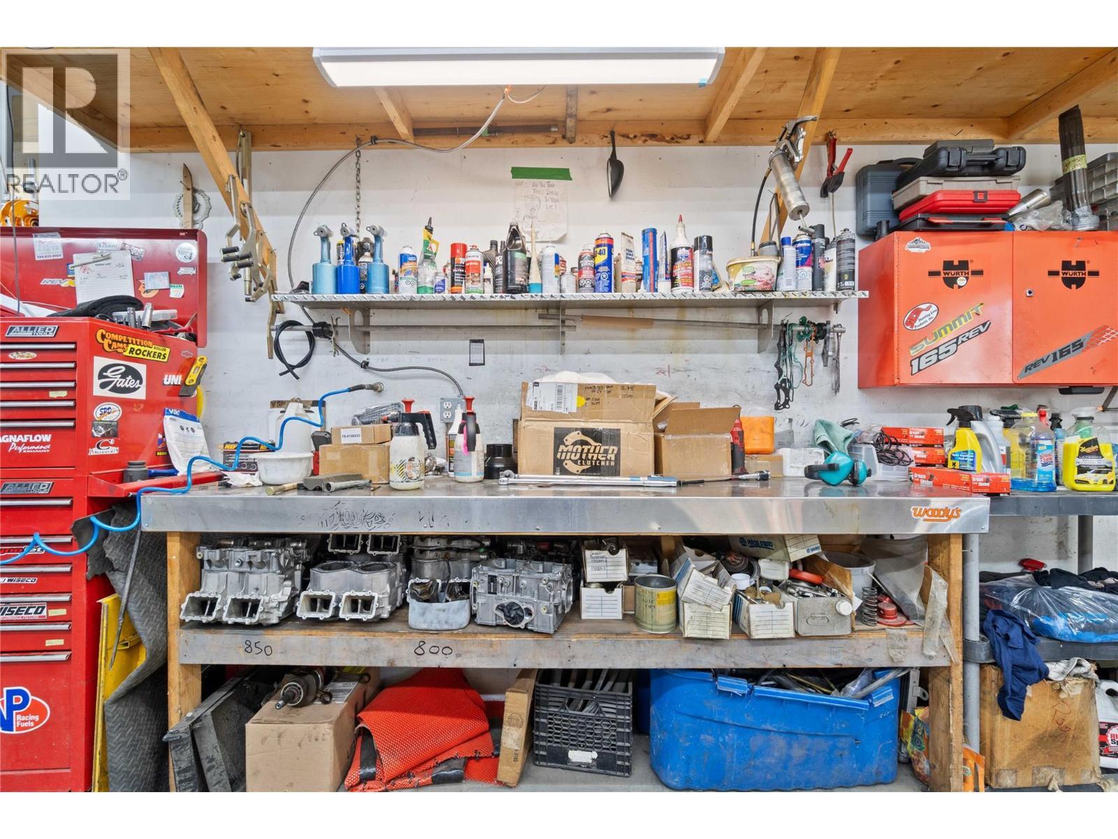 725 Trans Canada Highway, Sicamous, BC - Indoor Photo Showing Other Room