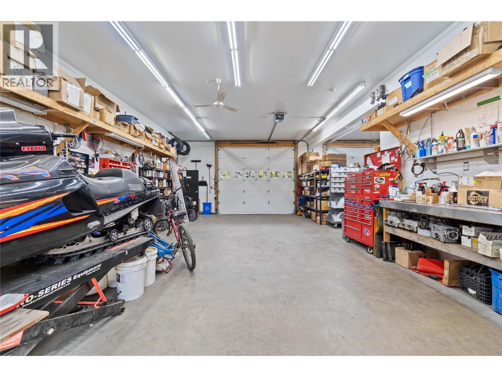 725 Trans Canada Highway, Sicamous, BC - Indoor Photo Showing Garage