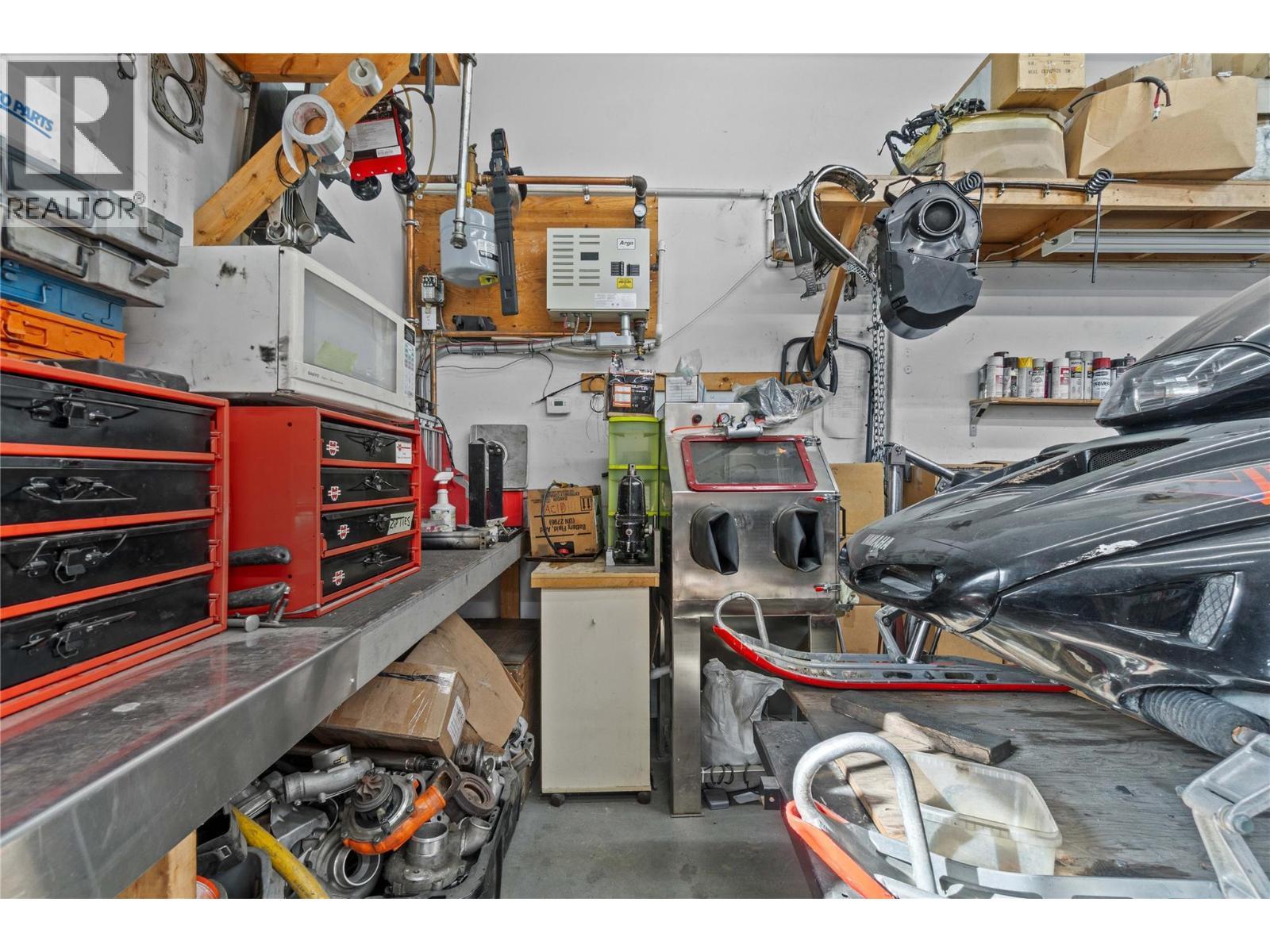725 Trans Canada Highway, Sicamous, BC - Indoor Photo Showing Garage