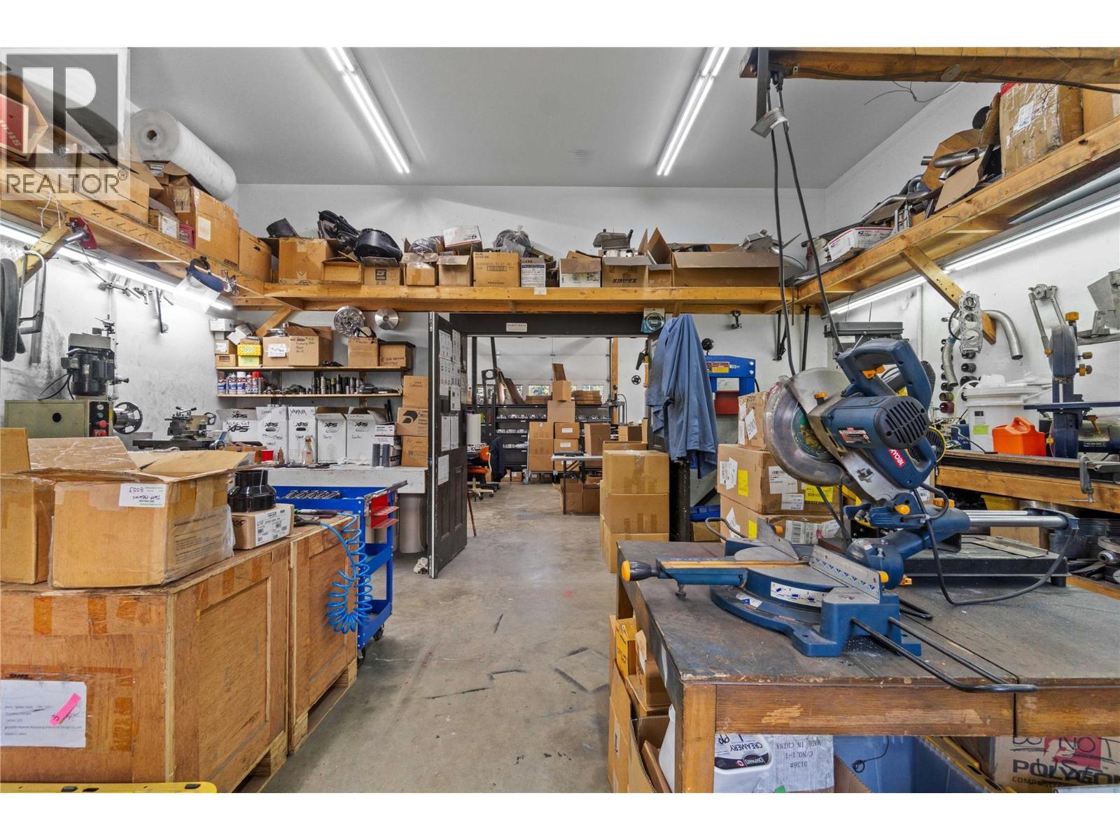 725 Trans Canada Highway, Sicamous, BC - Indoor Photo Showing Garage