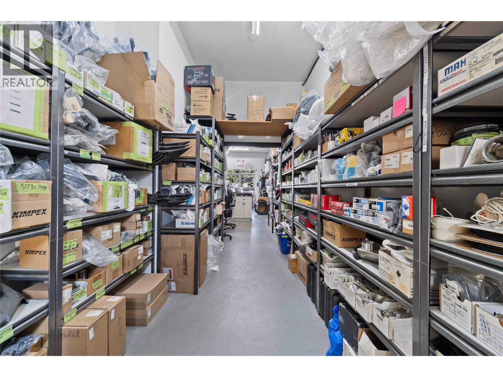 725 Trans Canada Highway, Sicamous, BC - Indoor With Storage