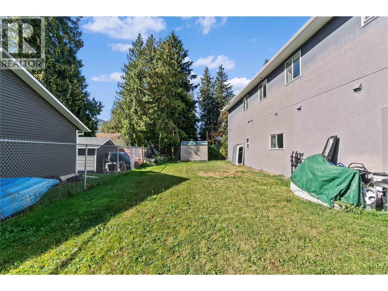 725 Trans Canada Highway, Sicamous, BC - Outdoor