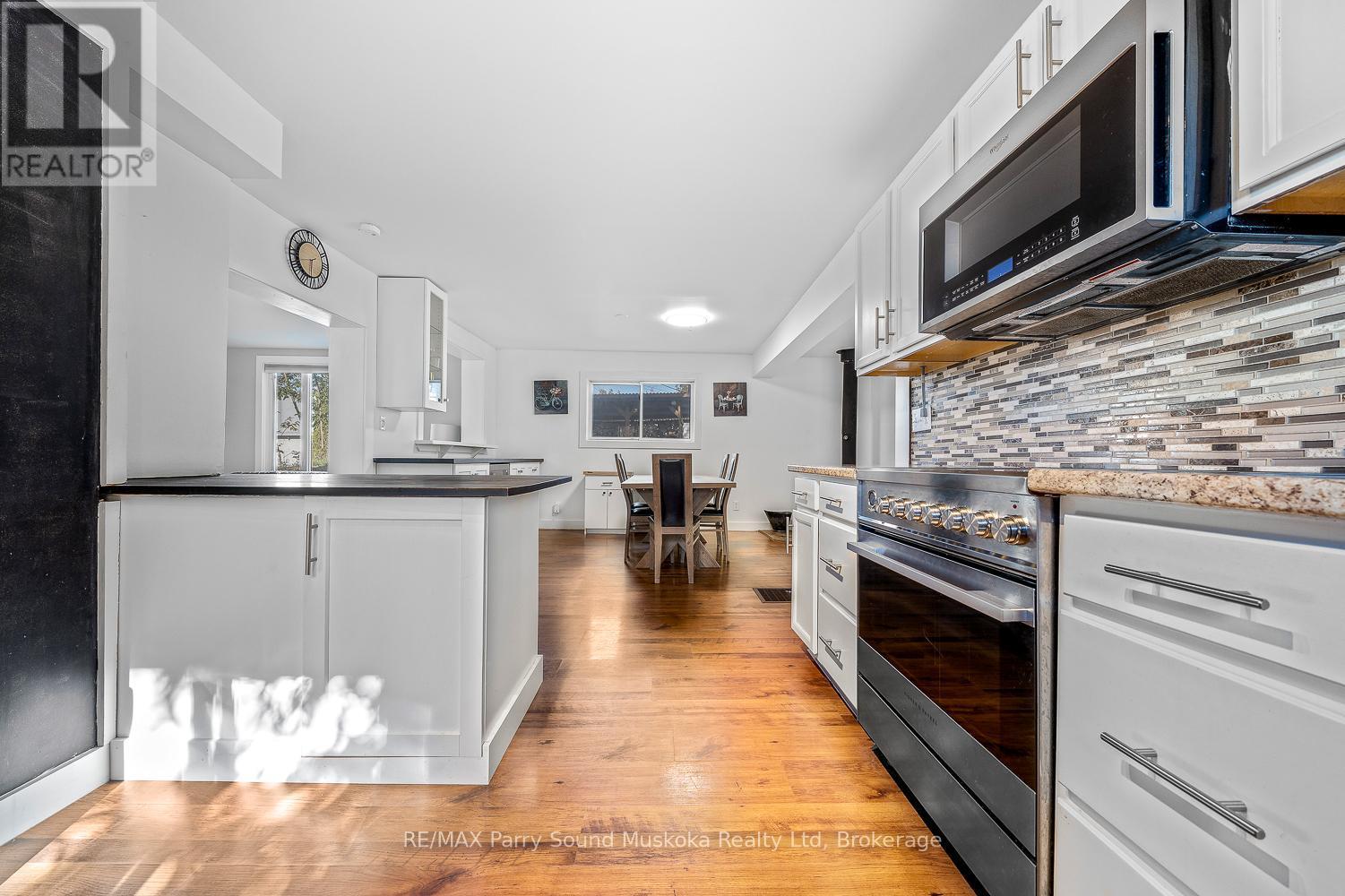 502 High Street, Georgian Bay (Freeman), ON - Indoor Photo Showing Kitchen