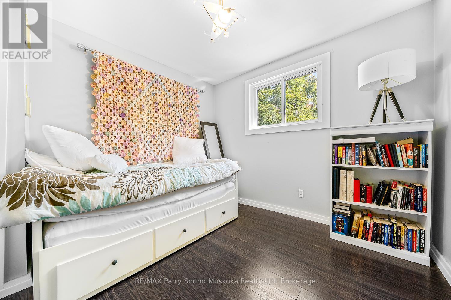 502 High Street, Georgian Bay (Freeman), ON - Indoor Photo Showing Bedroom