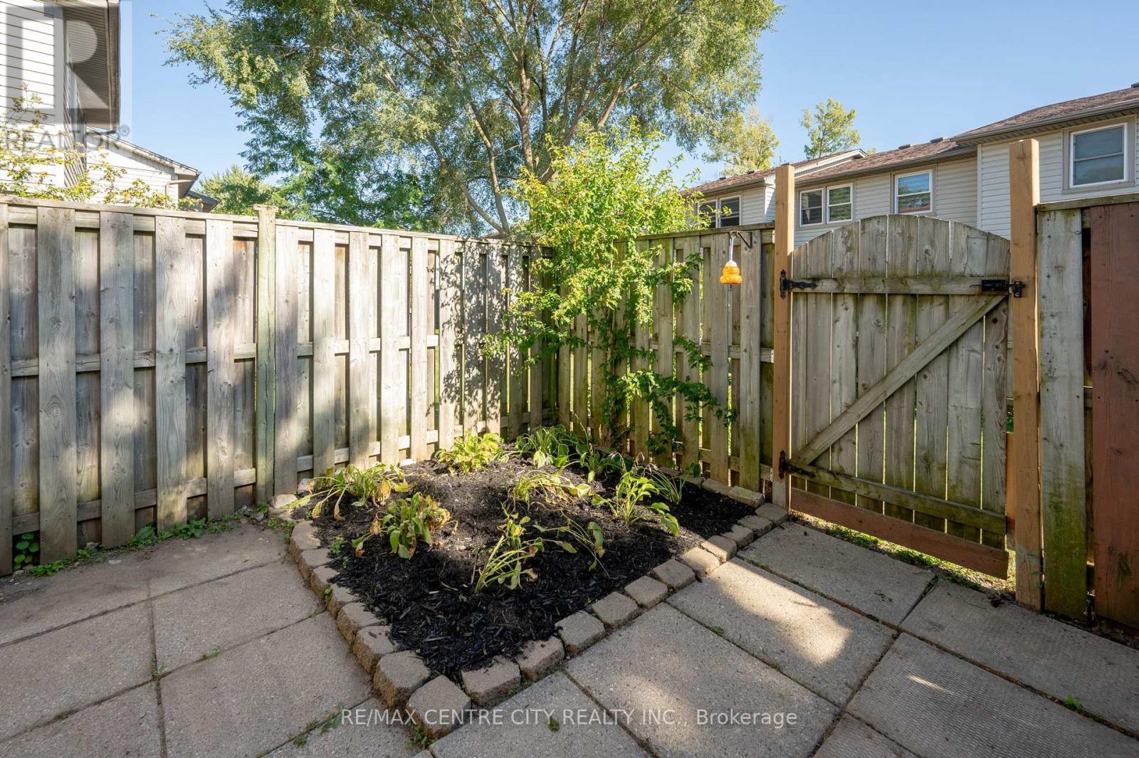 110 - 690 Little Grey Street E, London East (East L), ON - Outdoor