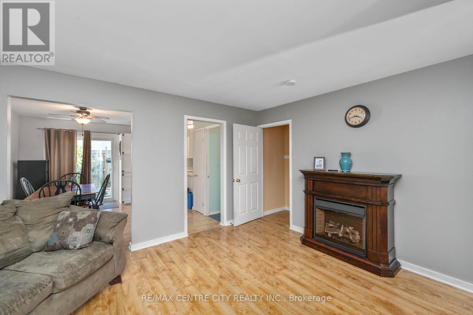 110 - 690 Little Grey Street E, London East (East L), ON - Indoor Photo Showing Living Room With Fireplace