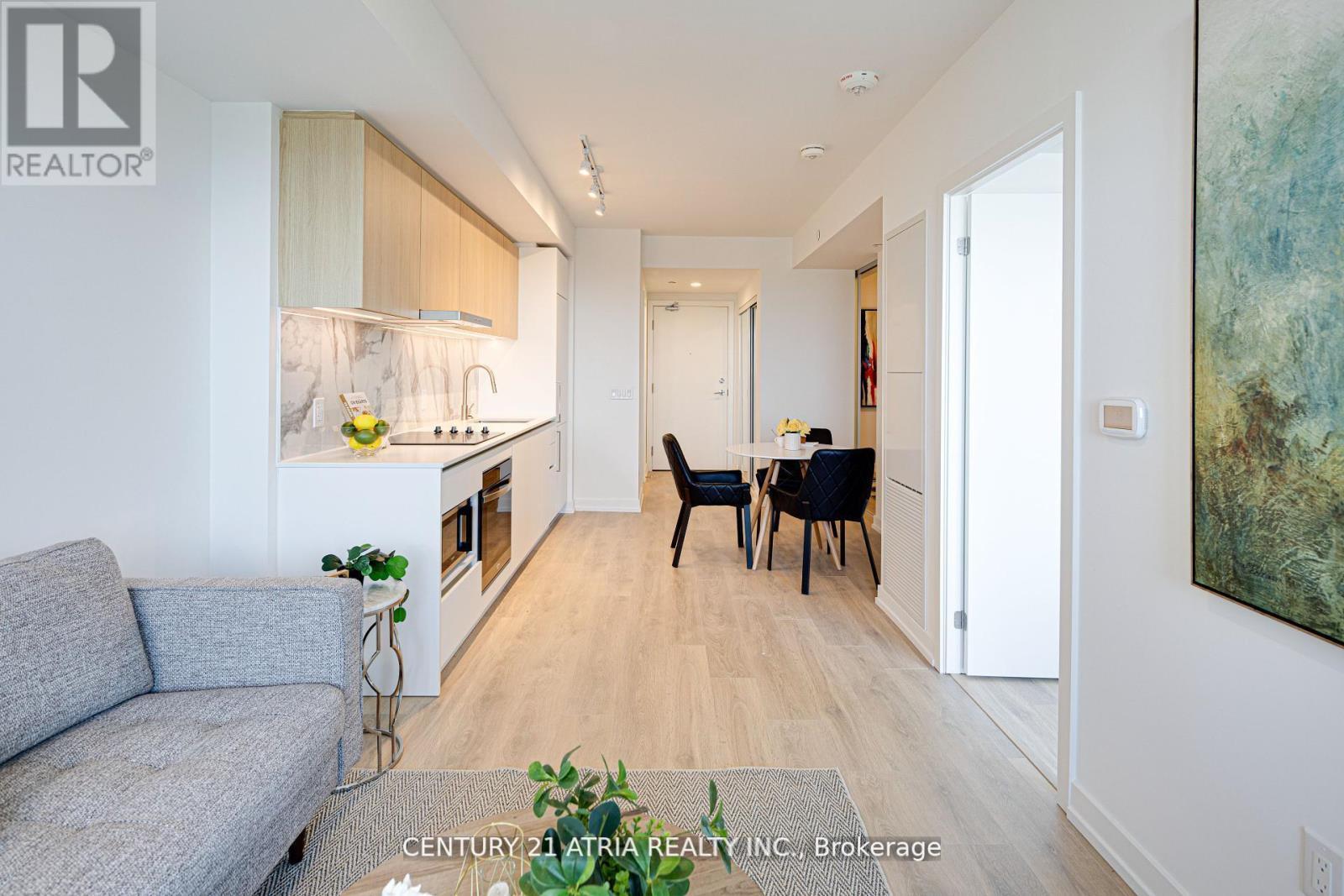 822 - 1100 Sheppard Avenue W, Toronto, ON - Indoor Photo Showing Living Room