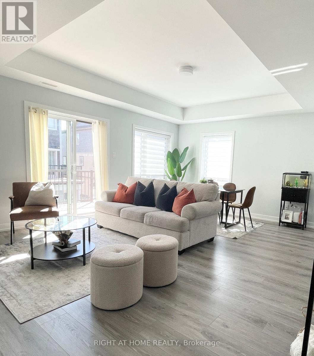 232 Anyolite Private, Ottawa, ON - Indoor Photo Showing Living Room