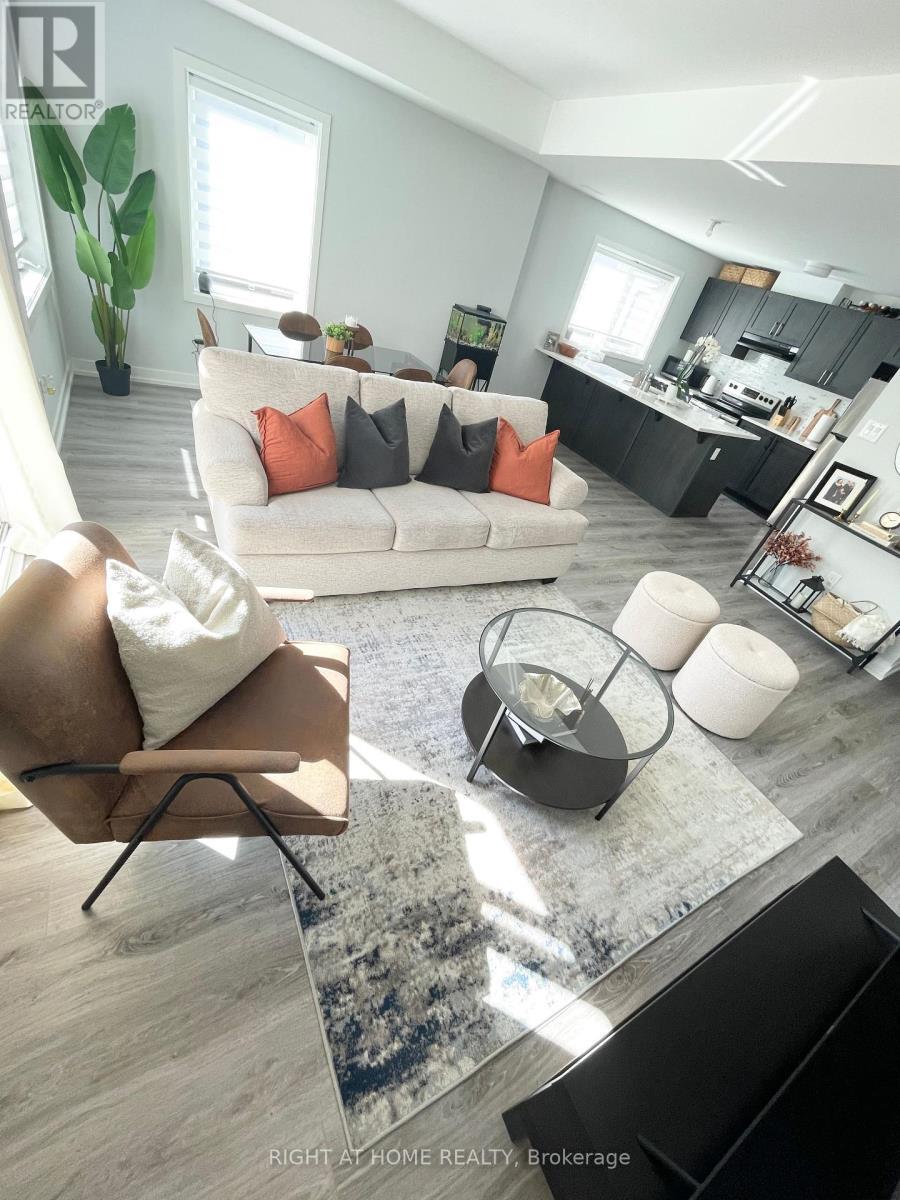 232 Anyolite Private, Ottawa, ON - Indoor Photo Showing Living Room