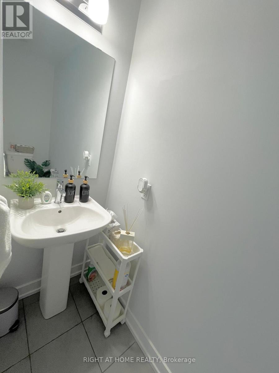 232 Anyolite Private, Ottawa, ON - Indoor Photo Showing Bathroom