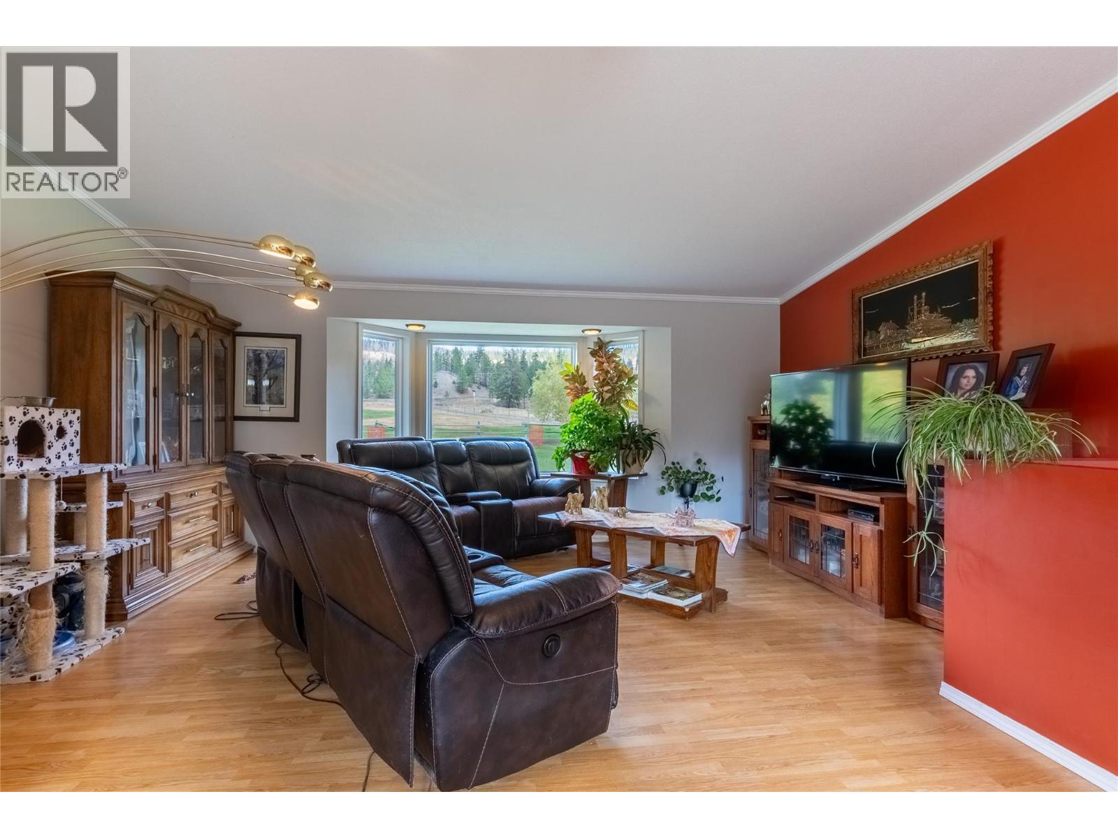 Living Room - 1424 Loon Lake Road, Loon Lake, BC - Indoor Photo Showing Living Room