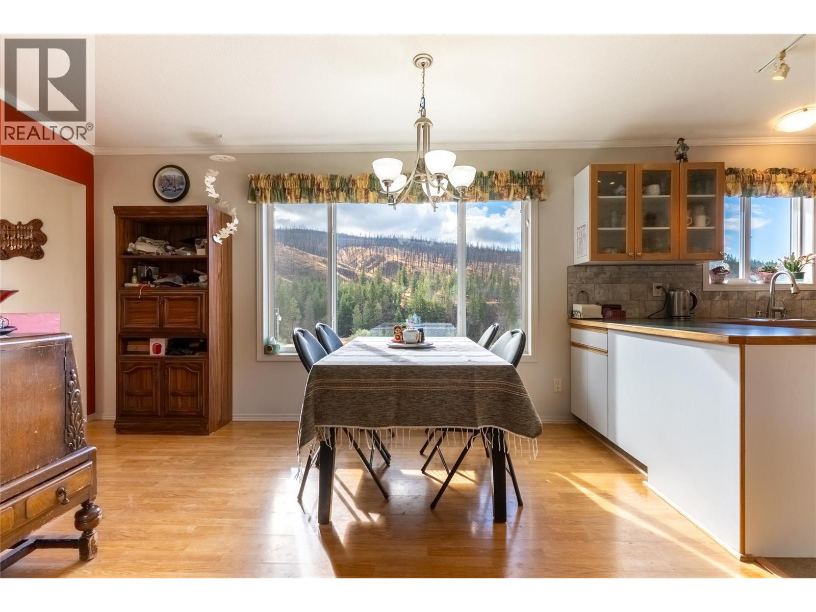 Dining - 1424 Loon Lake Road, Loon Lake, BC - Indoor