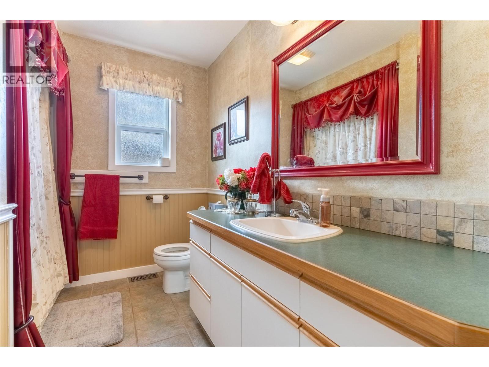 Main Bathroom - 1424 Loon Lake Road, Loon Lake, BC - Indoor Photo Showing Bathroom