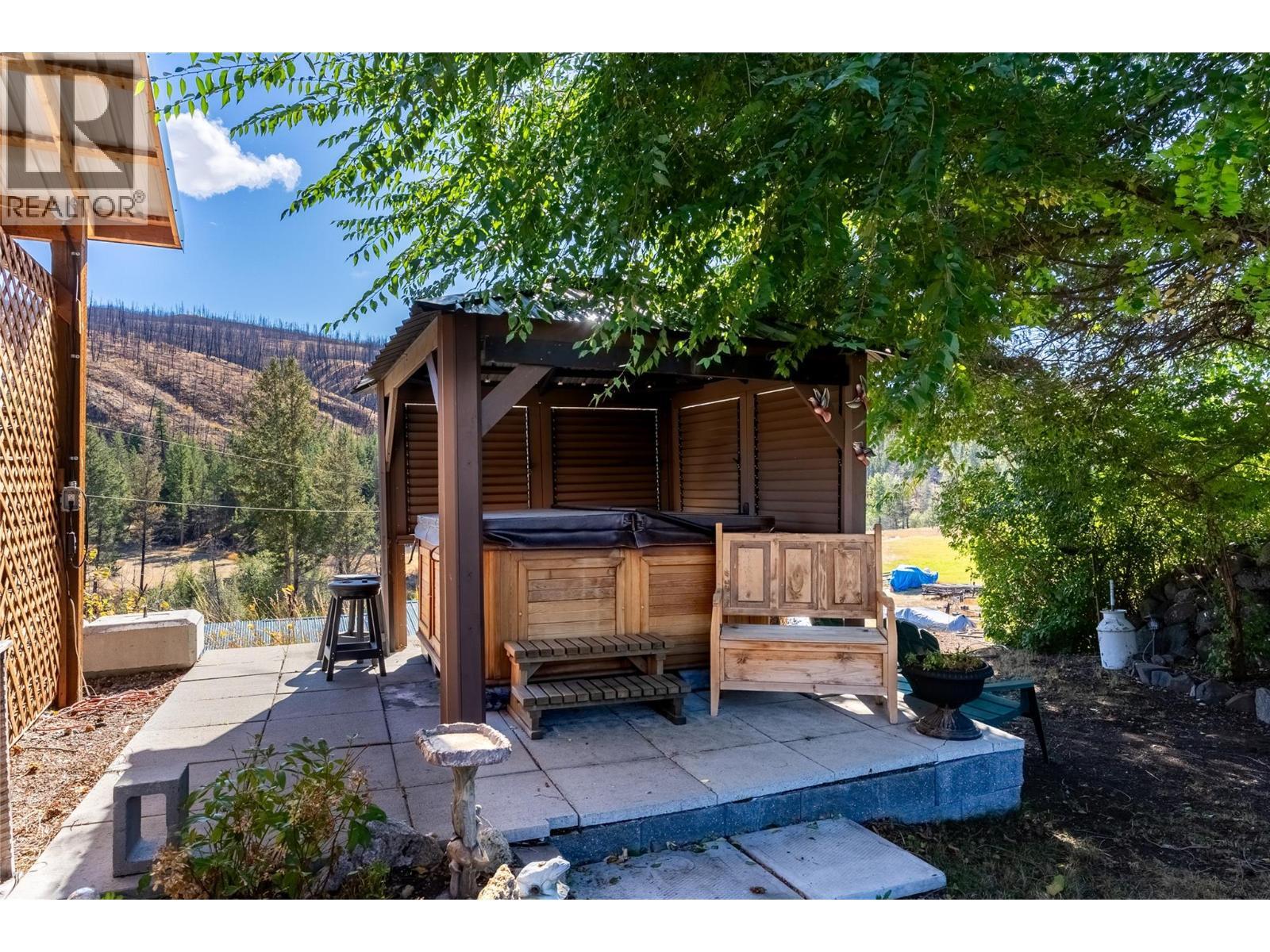 1424 Loon Lake Road, Loon Lake, BC - Outdoor