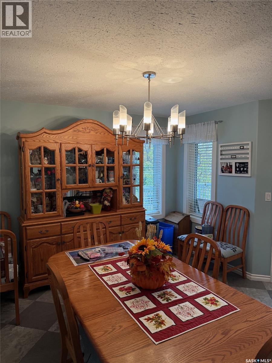 121 18Th Street W, Battleford, SK - Indoor Photo Showing Dining Room