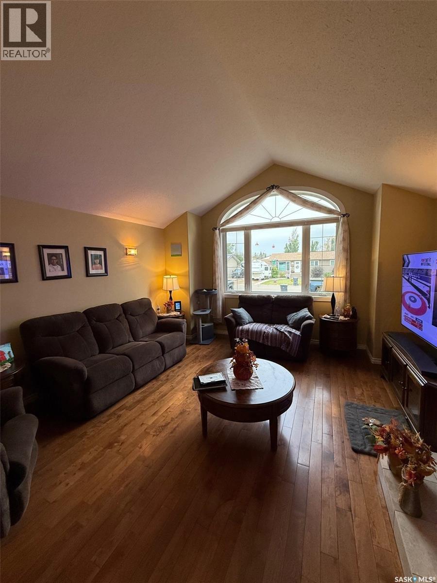 121 18Th Street W, Battleford, SK - Indoor Photo Showing Living Room