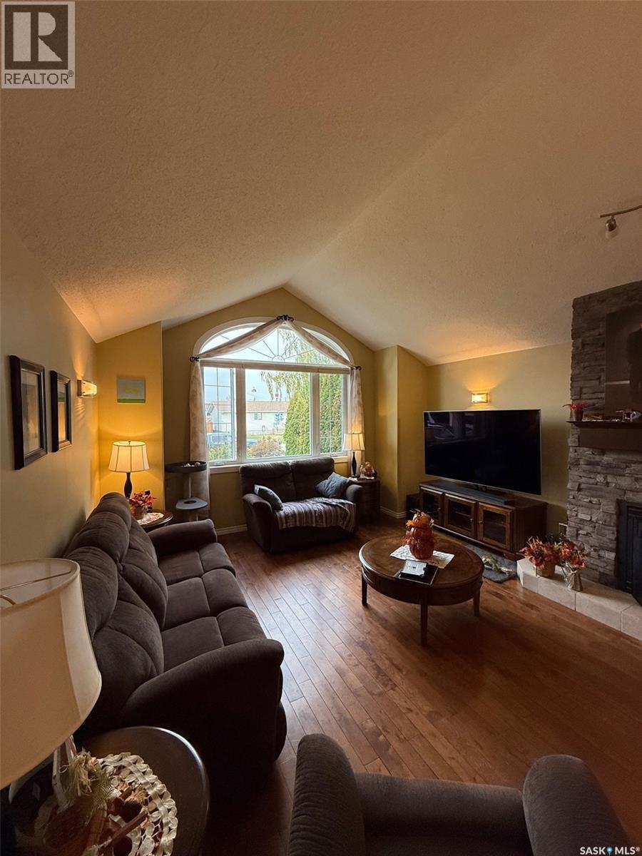 121 18Th Street W, Battleford, SK - Indoor Photo Showing Living Room With Fireplace