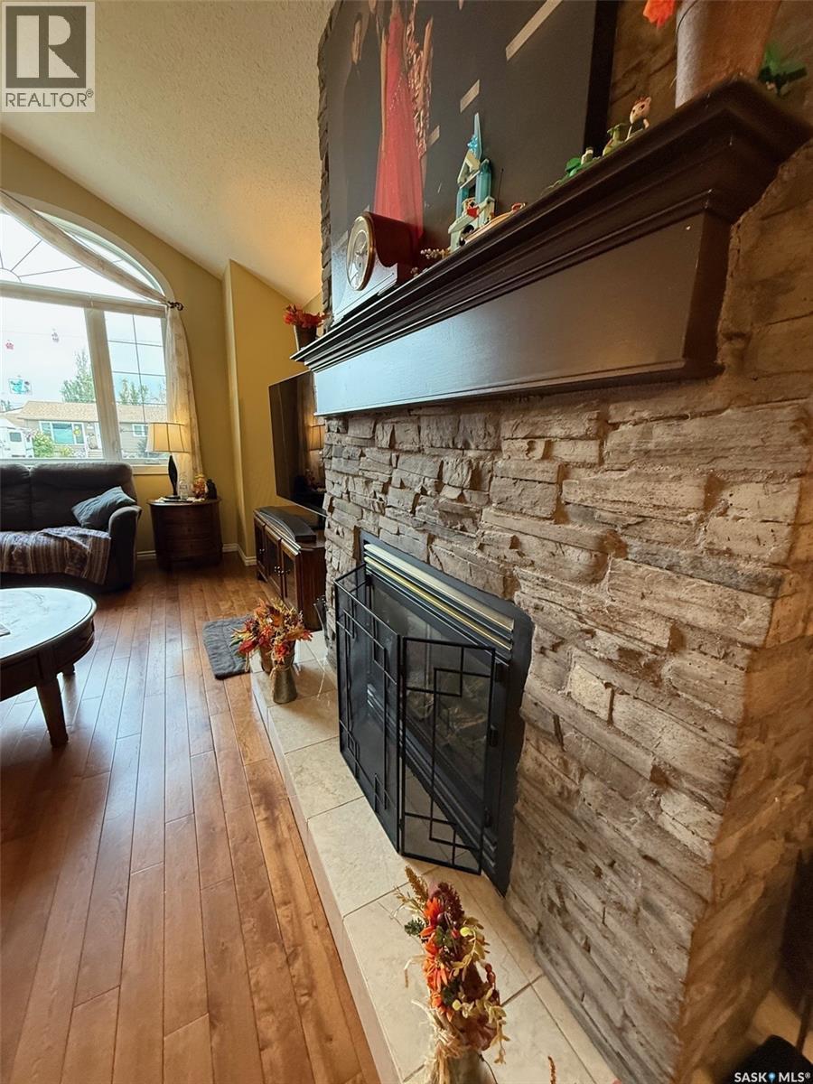 121 18Th Street W, Battleford, SK - Indoor Photo Showing Living Room With Fireplace