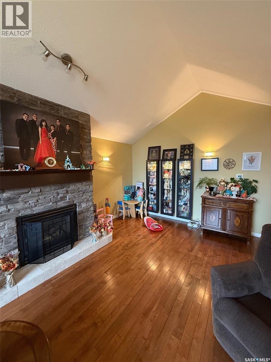121 18Th Street W, Battleford, SK - Indoor Photo Showing Living Room With Fireplace