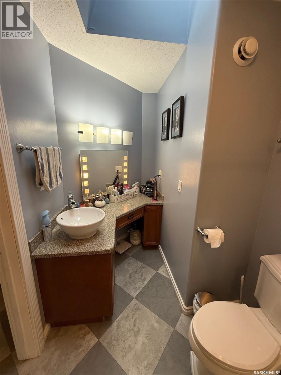 121 18Th Street W, Battleford, SK - Indoor Photo Showing Bathroom