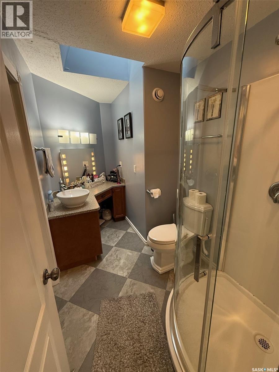 121 18Th Street W, Battleford, SK - Indoor Photo Showing Bathroom
