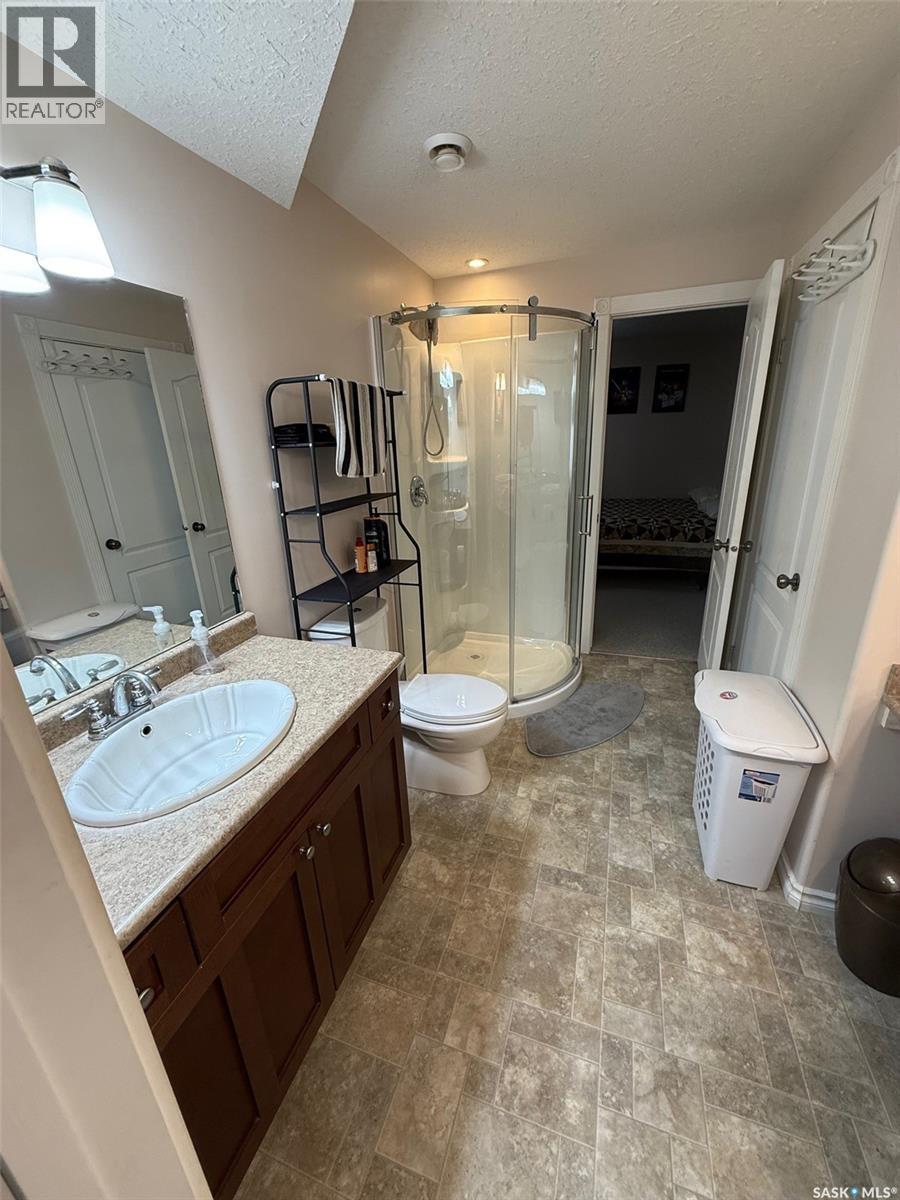 121 18Th Street W, Battleford, SK - Indoor Photo Showing Bathroom