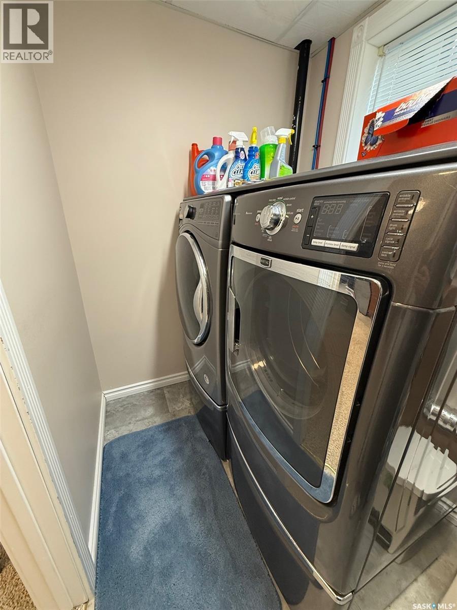 121 18Th Street W, Battleford, SK - Indoor Photo Showing Laundry Room