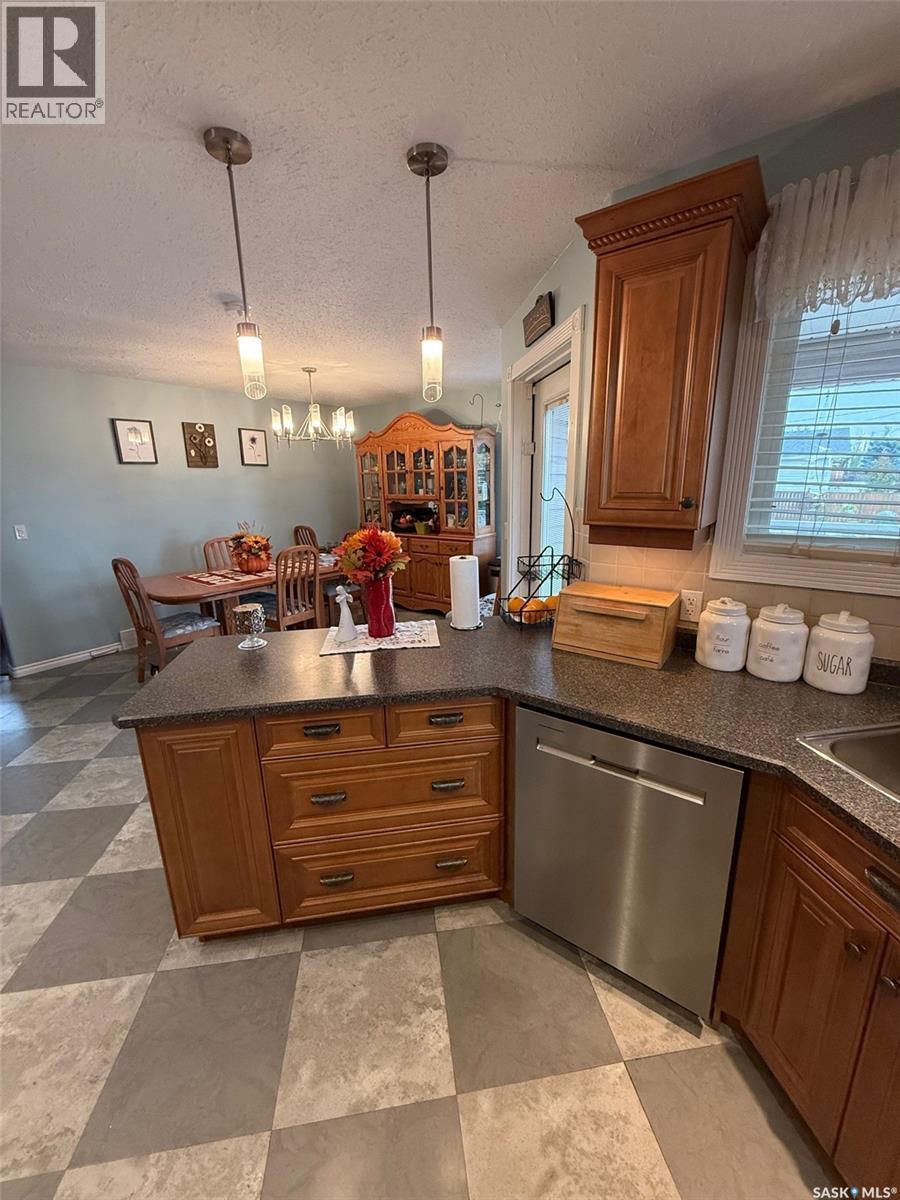 121 18Th Street W, Battleford, SK - Indoor Photo Showing Kitchen