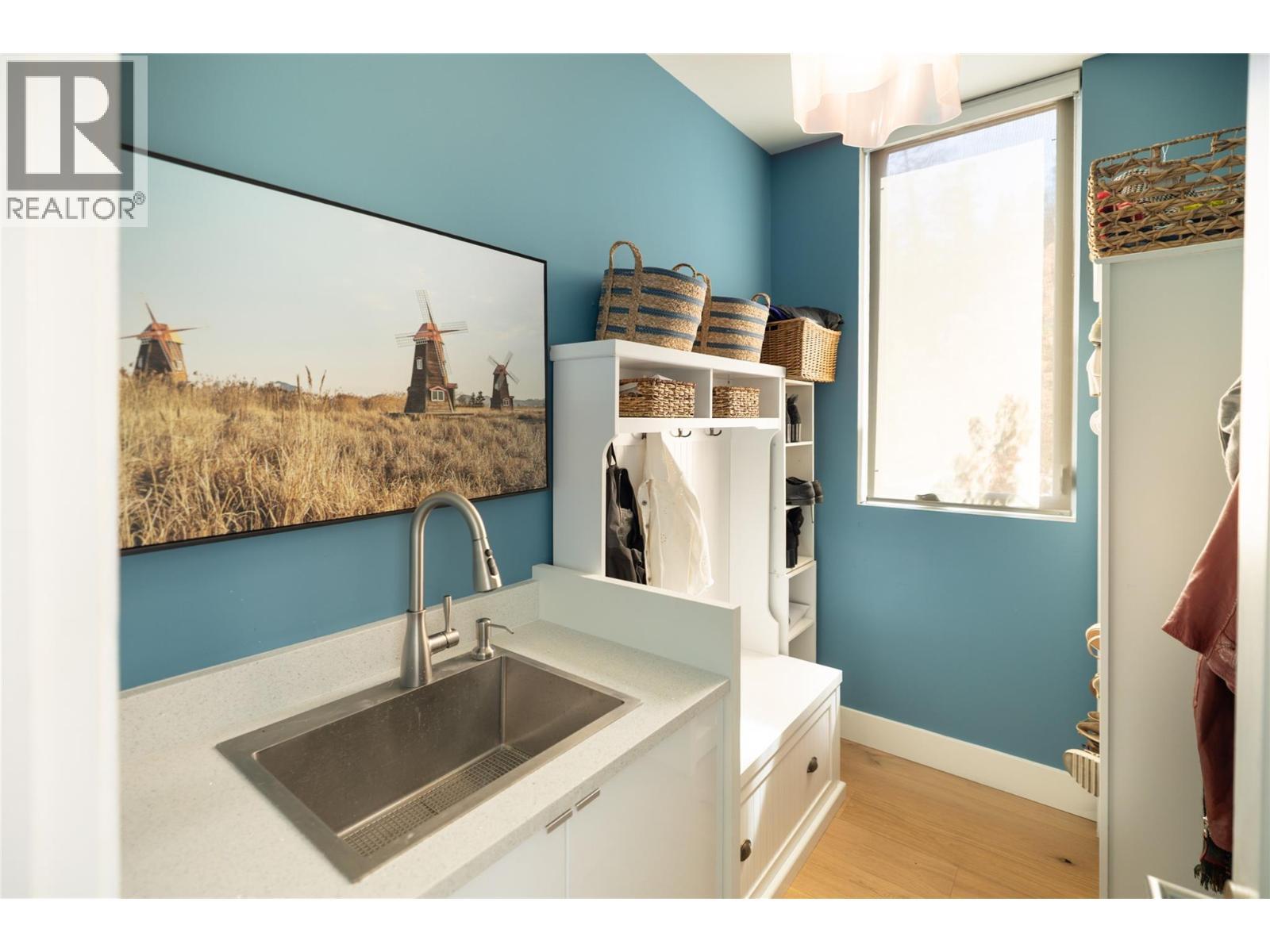 1750 Westside Road N Unit# 5, Kelowna, BC - Indoor