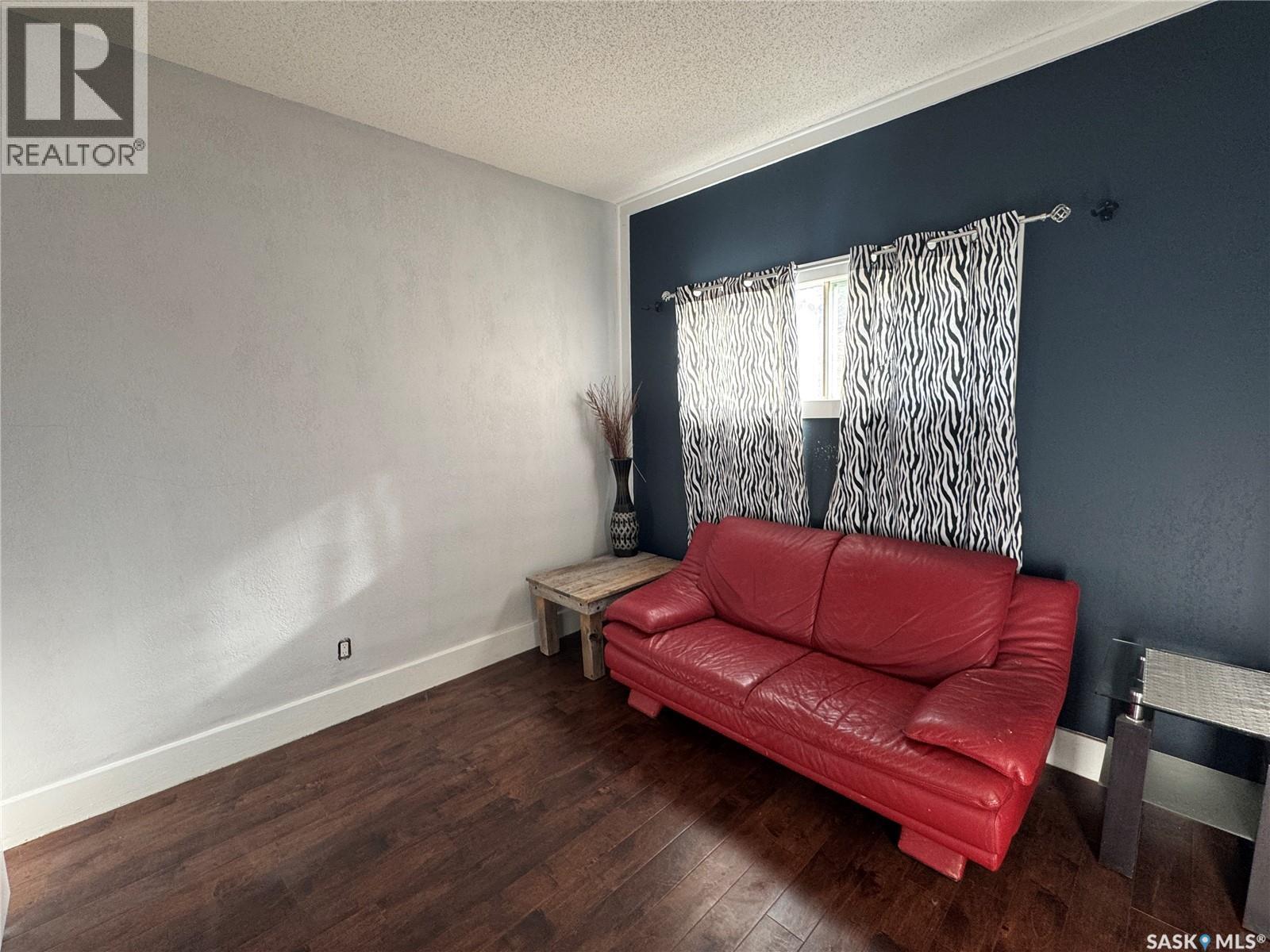 307 6Th Avenue E, Biggar, SK - Indoor